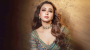 শাড়িতে দেশি আবহে কৌশানি মুখার্জি শাড়িতে দেশি আবহে কৌশানি মুখার্জি