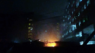 আশুলিয়ায় পোশাক কারখানায় লাগা আগুন নিয়ন্ত্রণে, আহত ১৭ আশুলিয়ায় পোশাক কারখানায় লাগা আগুন নিয়ন্ত্রণে, আহত ১৭