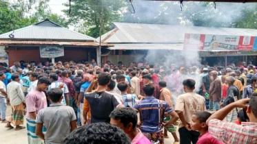 সারের দাবিতে উলিপুরে কৃষকদের সড়ক অবরোধ সারের দাবিতে উলিপুরে কৃষকদের সড়ক অবরোধ