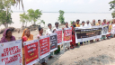 জীবাশ্ম জ্বালানি অর্থায়ন বন্ধের দাবিতে মোংলায় প্রতিবাদ