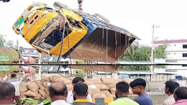 বগুড়ায় ট্রাক-মাইক্রোবাসের মুখোমুখি সংঘর্ষে নিহত ২ বগুড়ায় ট্রাক-মাইক্রোবাসের মুখোমুখি সংঘর্ষে নিহত ২