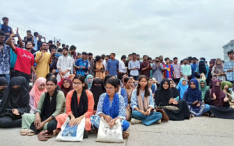 অপ্রতিম হত্যার বিচারের দাবিতে ঢাকা-চট্টগ্রাম মহাসড়ক অবরোধ অপ্রতিম হত্যার বিচারের দাবিতে ঢাকা-চট্টগ্রাম মহাসড়ক অবরোধ