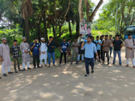 সরকারি চাকরিতে ভাইভার নম্বর বৃদ্ধির প্রতিবাদে কুবিতে মানববন্ধন