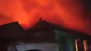 গাজীপুরে ভয়াবহ আগুন, ৪৫ বসতঘর পুরে ছাই গাজীপুরে ভয়াবহ আগুন, ৪৫ বসতঘর পুরে ছাই