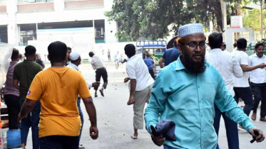 ইসলামী ব্যাংকের সামনে দুই পক্ষের পাল্টাপাল্টি ধাওয়া-সংঘর্ষ ইসলামী ব্যাংকের সামনে দুই পক্ষের পাল্টাপাল্টি ধাওয়া-সংঘর্ষ