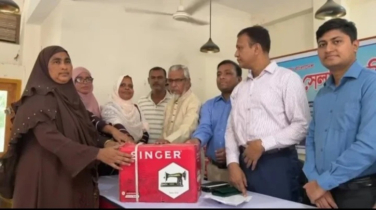 গাংনীতে ৬০ নারীকে বিনামূল্যে সেলাই মেশিন বিতরণ গাংনীতে ৬০ নারীকে বিনামূল্যে সেলাই মেশিন বিতরণ